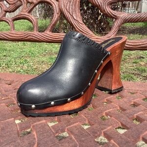 Bongo Rare Wood Platform Black Leather Studded Clogs Rare Type Of Heel